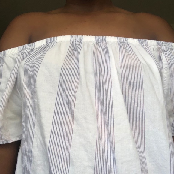 Sara Tops - Off the shoulder shirt